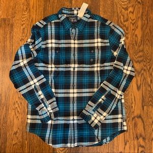 Men’s AE Button Down Size L...Prep Fit